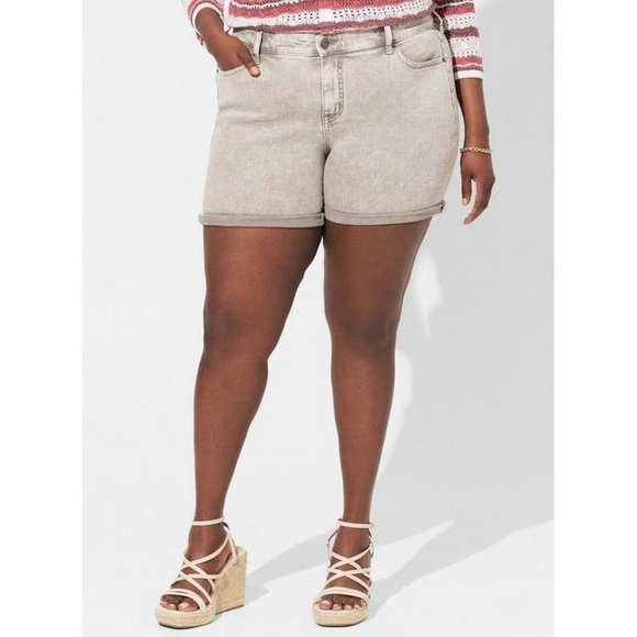 Torrid 5 Inch Boyfriend Vintage Stretch Mid-Rise Short - Smokestack - Picture 7 of 7